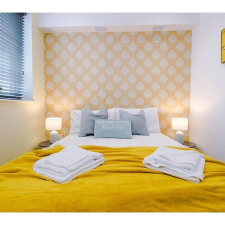The Ecclesian Deluxe Apartments Near Trafford Centre Eccles Train Station Манчестър Екстериор снимка