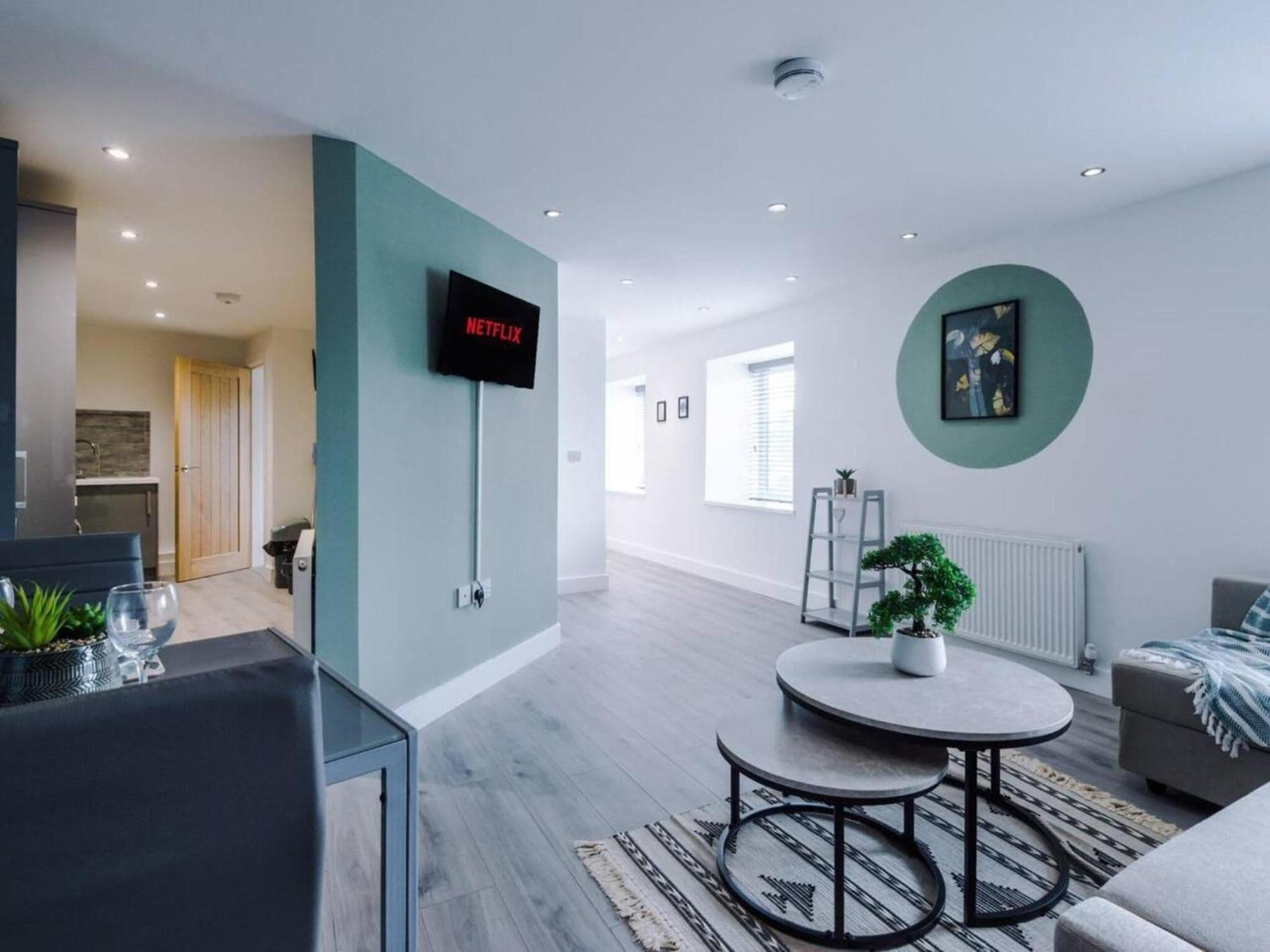 The Ecclesian Deluxe Apartments Near Trafford Centre Eccles Train Station Манчестър Екстериор снимка