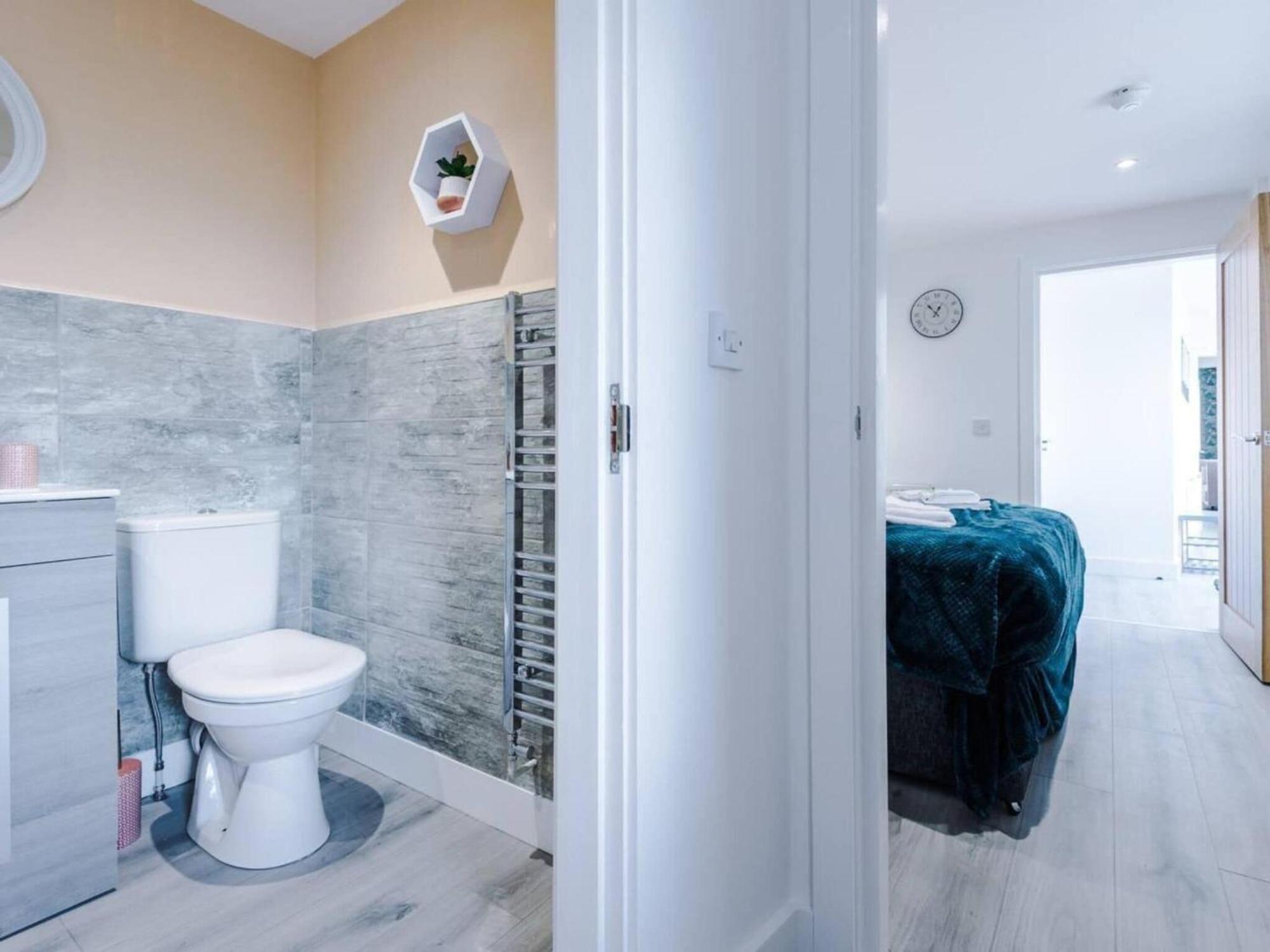 The Ecclesian Deluxe Apartments Near Trafford Centre Eccles Train Station Манчестър Екстериор снимка