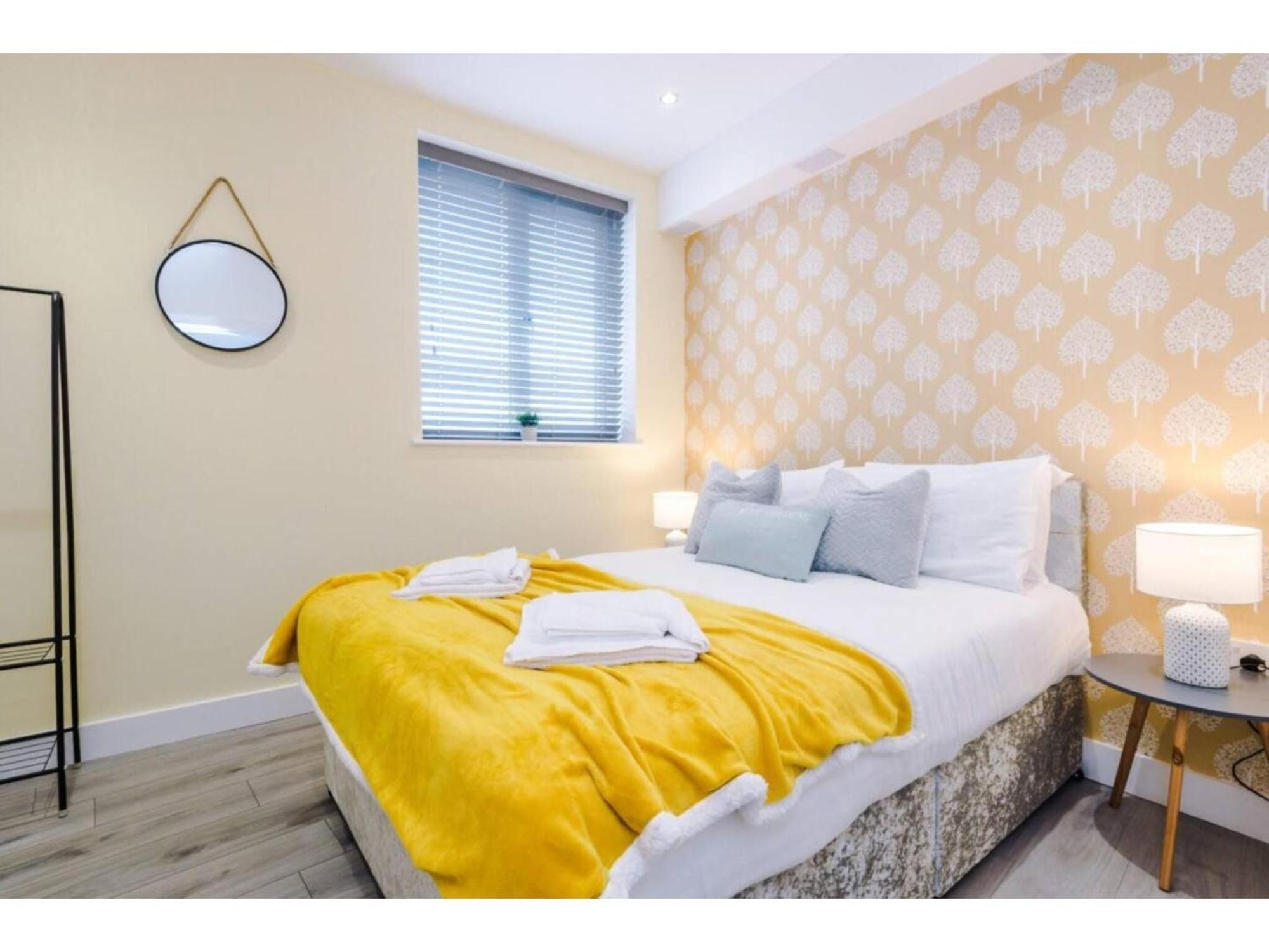 The Ecclesian Deluxe Apartments Near Trafford Centre Eccles Train Station Манчестър Екстериор снимка