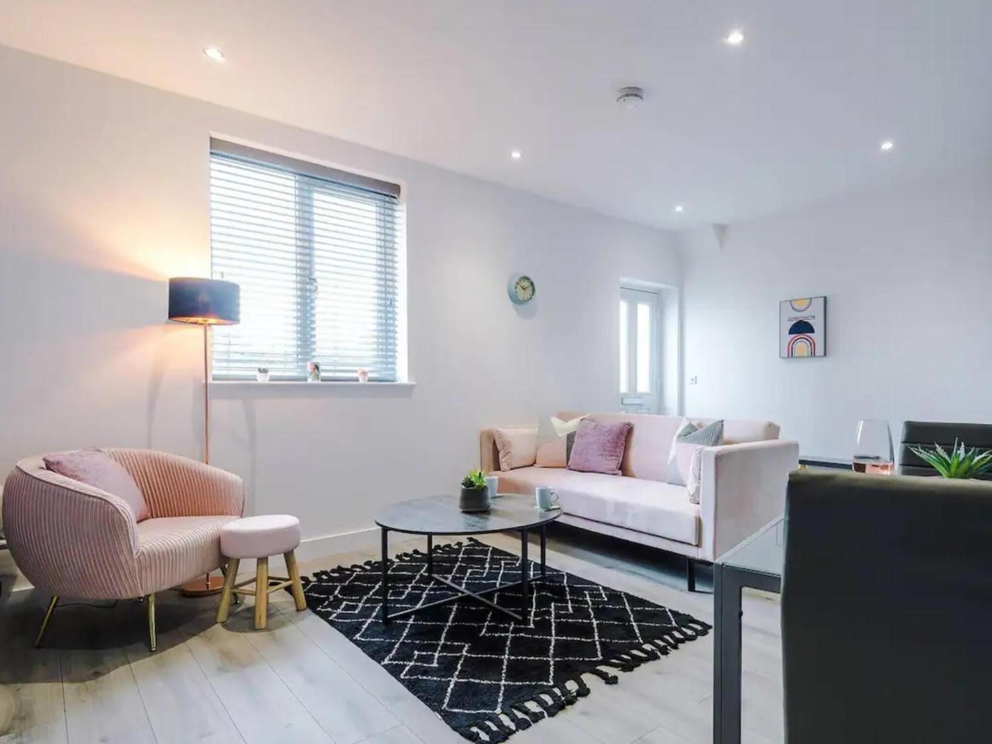 The Ecclesian Deluxe Apartments Near Trafford Centre Eccles Train Station Манчестър Екстериор снимка