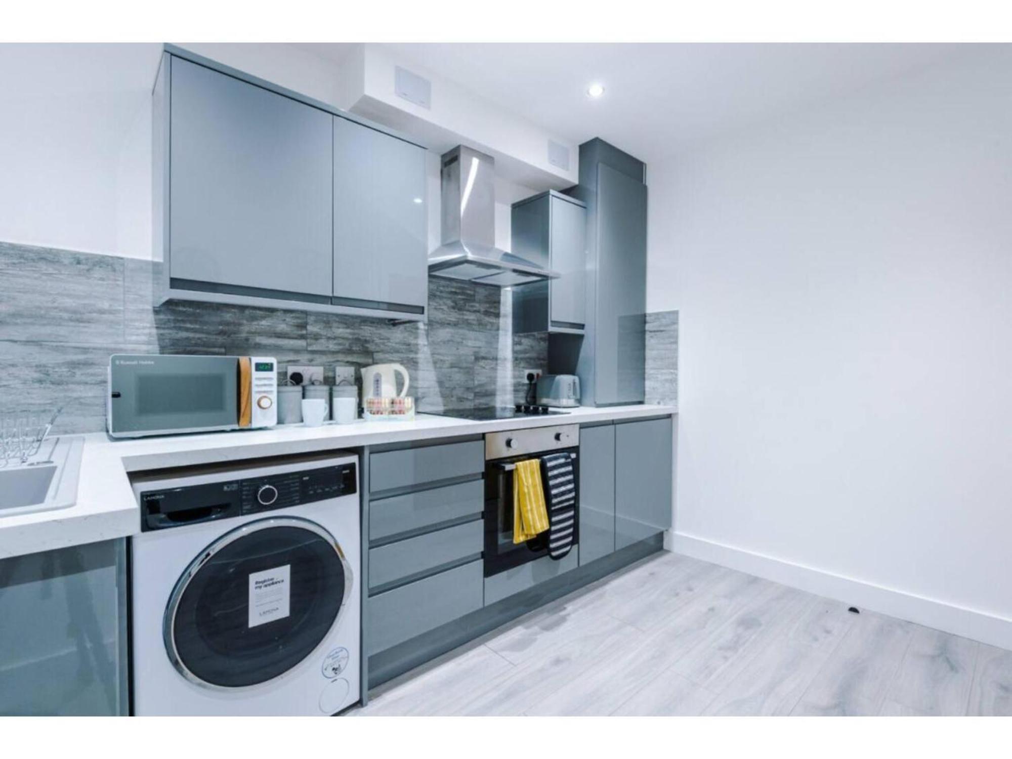 The Ecclesian Deluxe Apartments Near Trafford Centre Eccles Train Station Манчестър Екстериор снимка
