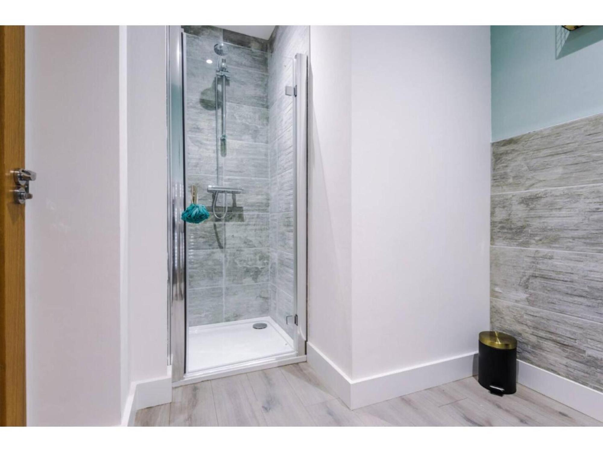 The Ecclesian Deluxe Apartments Near Trafford Centre Eccles Train Station Манчестър Екстериор снимка