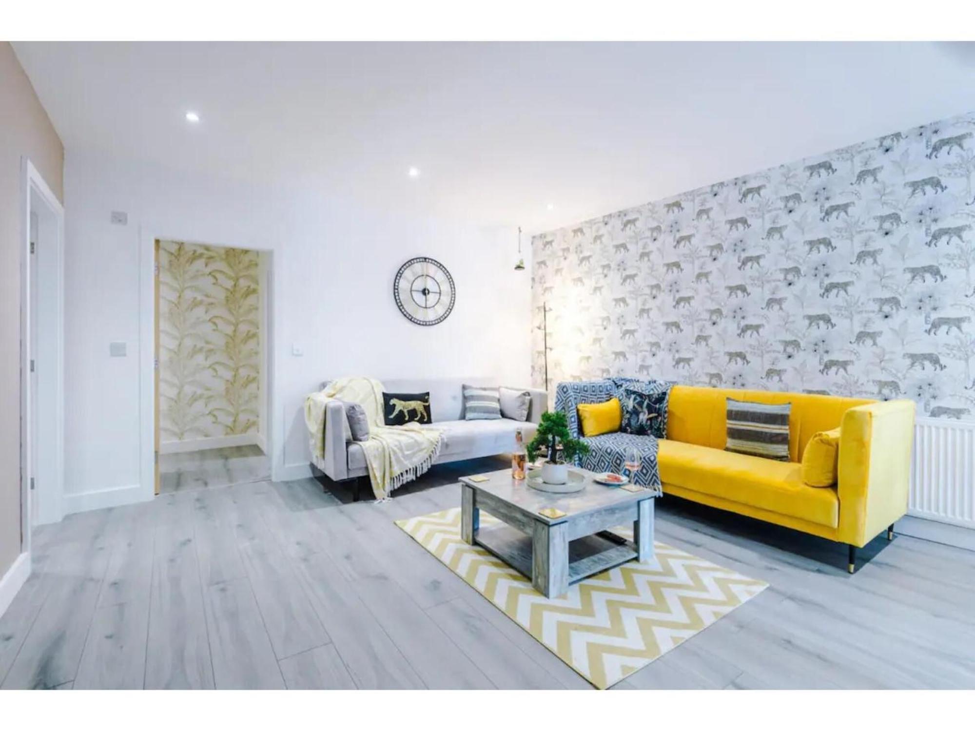 The Ecclesian Deluxe Apartments Near Trafford Centre Eccles Train Station Манчестър Екстериор снимка