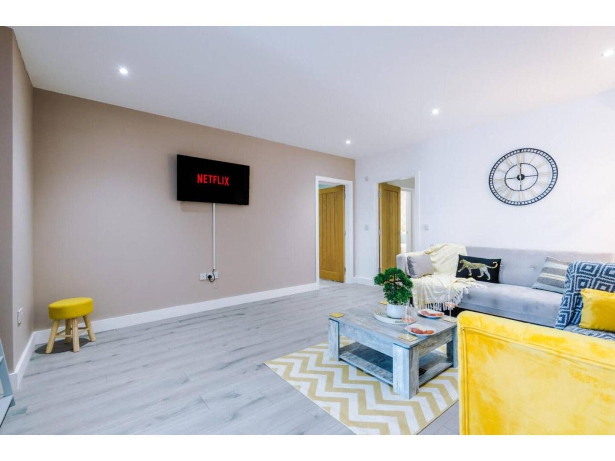 The Ecclesian Deluxe Apartments Near Trafford Centre Eccles Train Station Манчестър Екстериор снимка