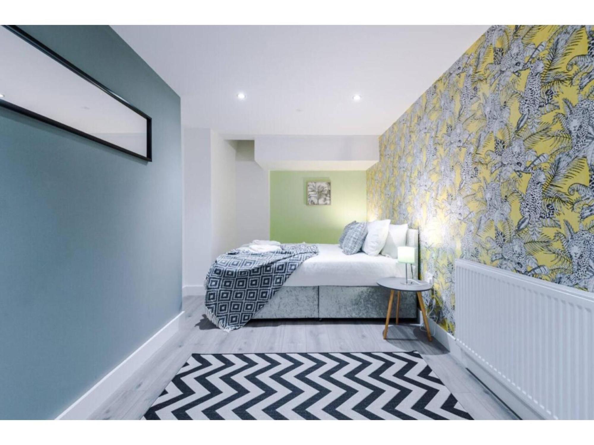 The Ecclesian Deluxe Apartments Near Trafford Centre Eccles Train Station Манчестър Екстериор снимка