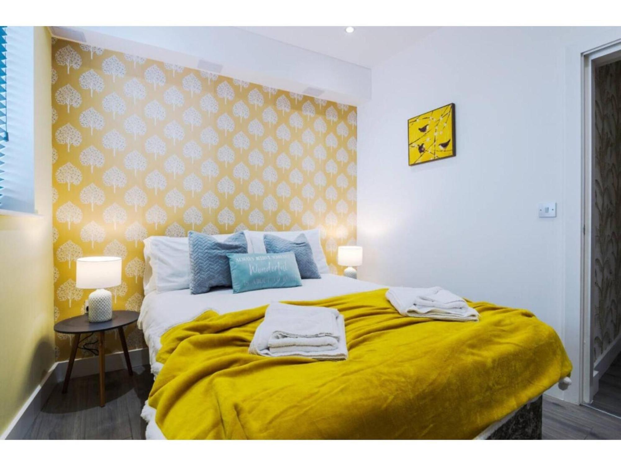 The Ecclesian Deluxe Apartments Near Trafford Centre Eccles Train Station Манчестър Екстериор снимка