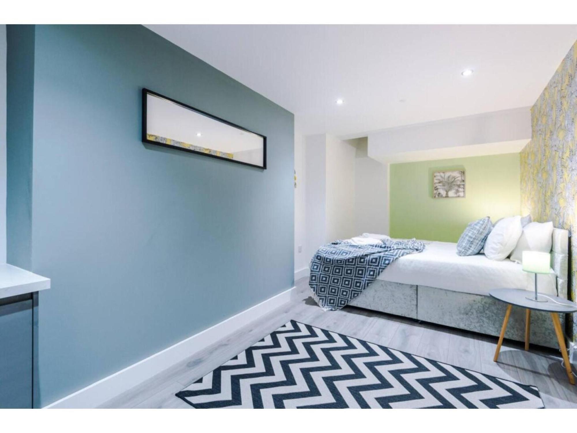 The Ecclesian Deluxe Apartments Near Trafford Centre Eccles Train Station Манчестър Екстериор снимка