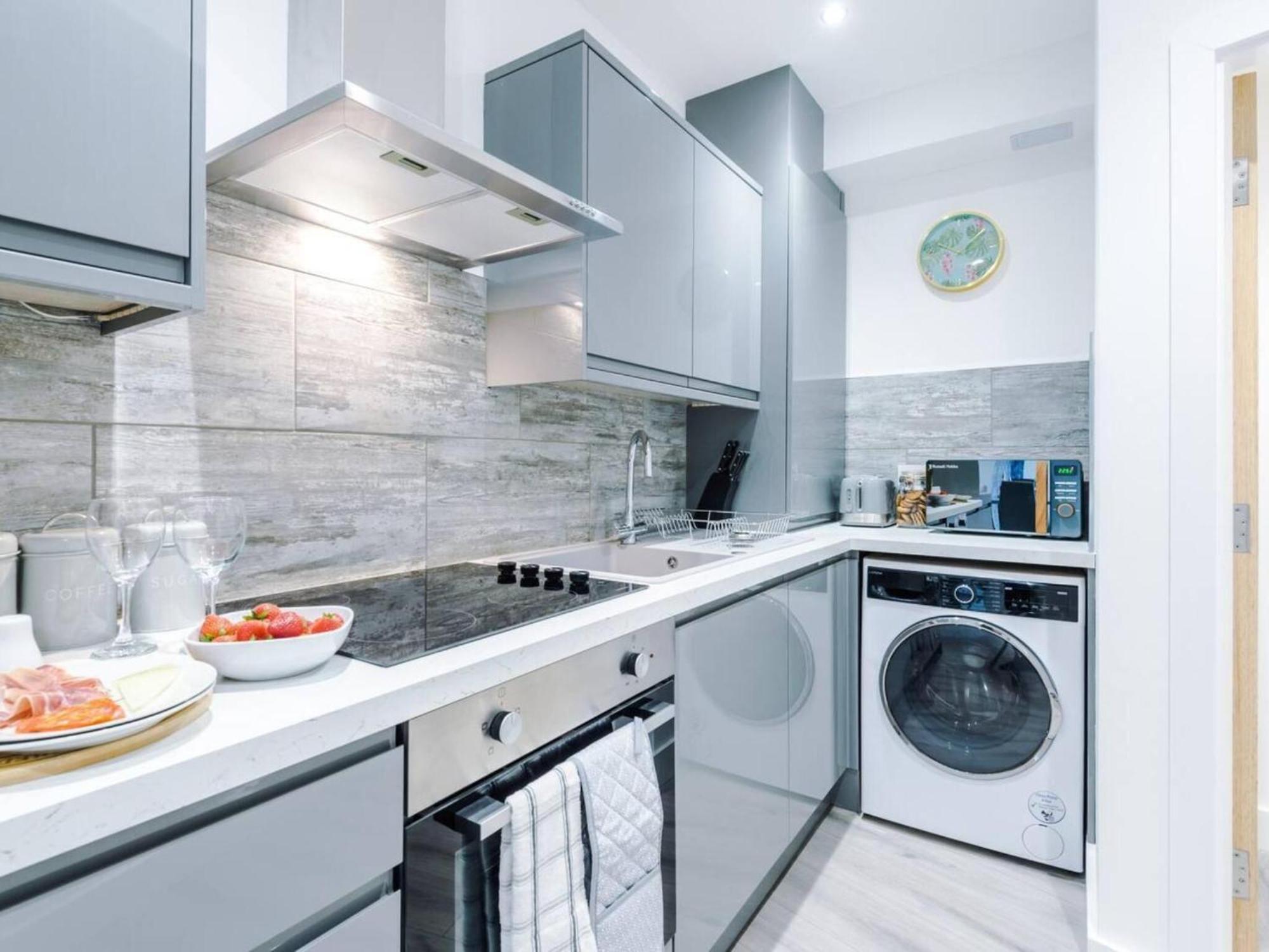 The Ecclesian Deluxe Apartments Near Trafford Centre Eccles Train Station Манчестър Екстериор снимка