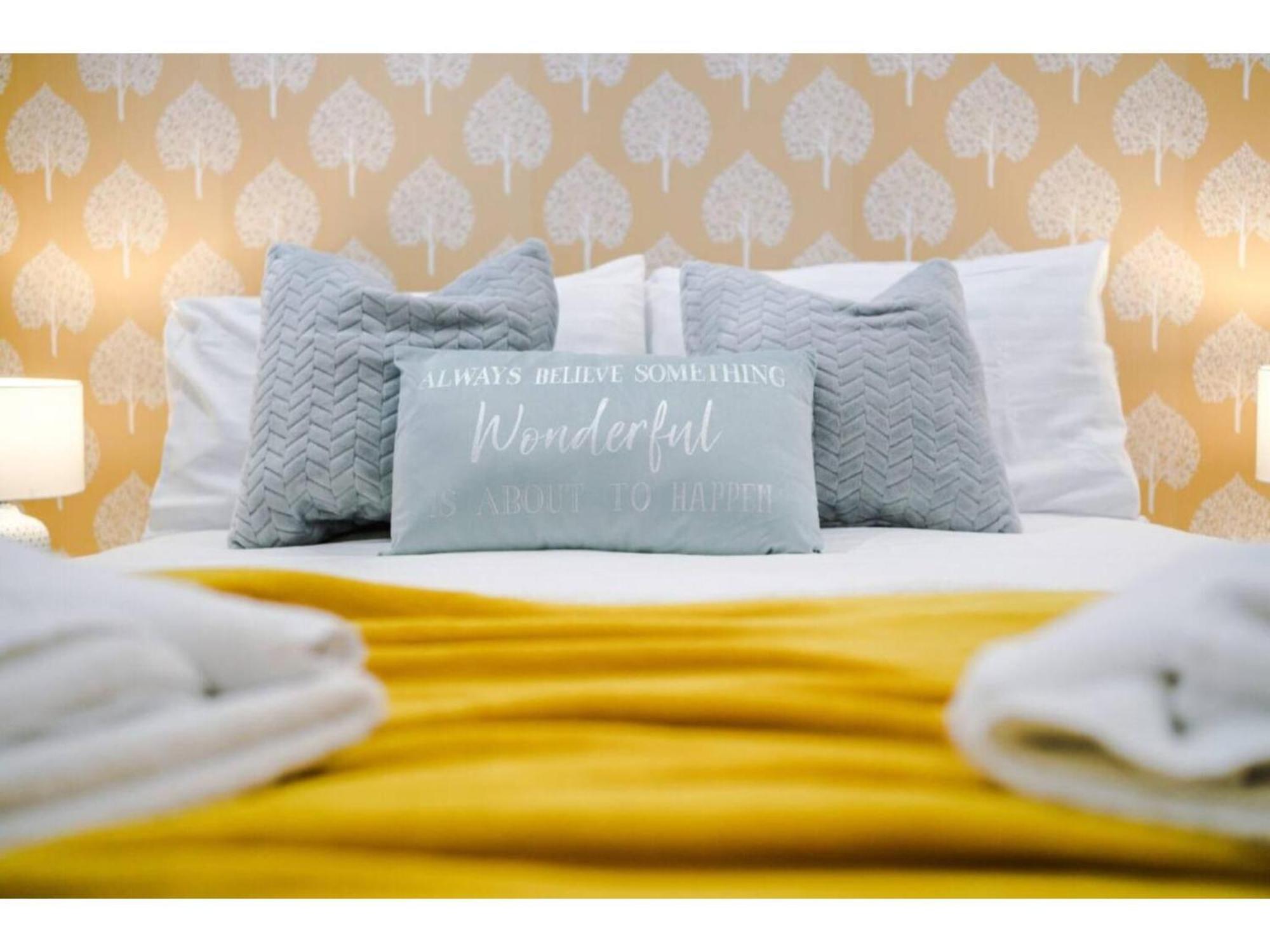 The Ecclesian Deluxe Apartments Near Trafford Centre Eccles Train Station Манчестър Екстериор снимка