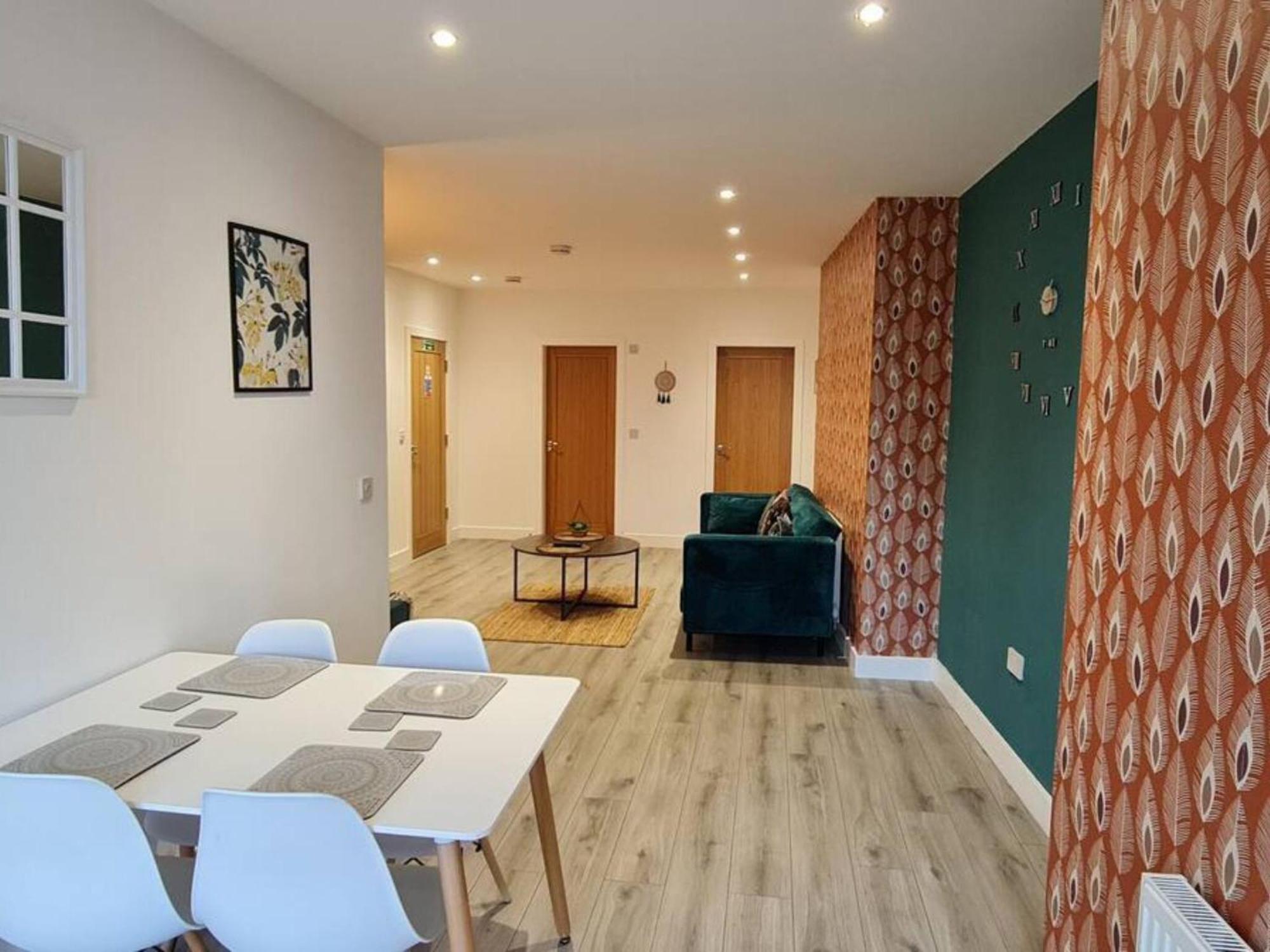 The Ecclesian Deluxe Apartments Near Trafford Centre Eccles Train Station Манчестър Екстериор снимка