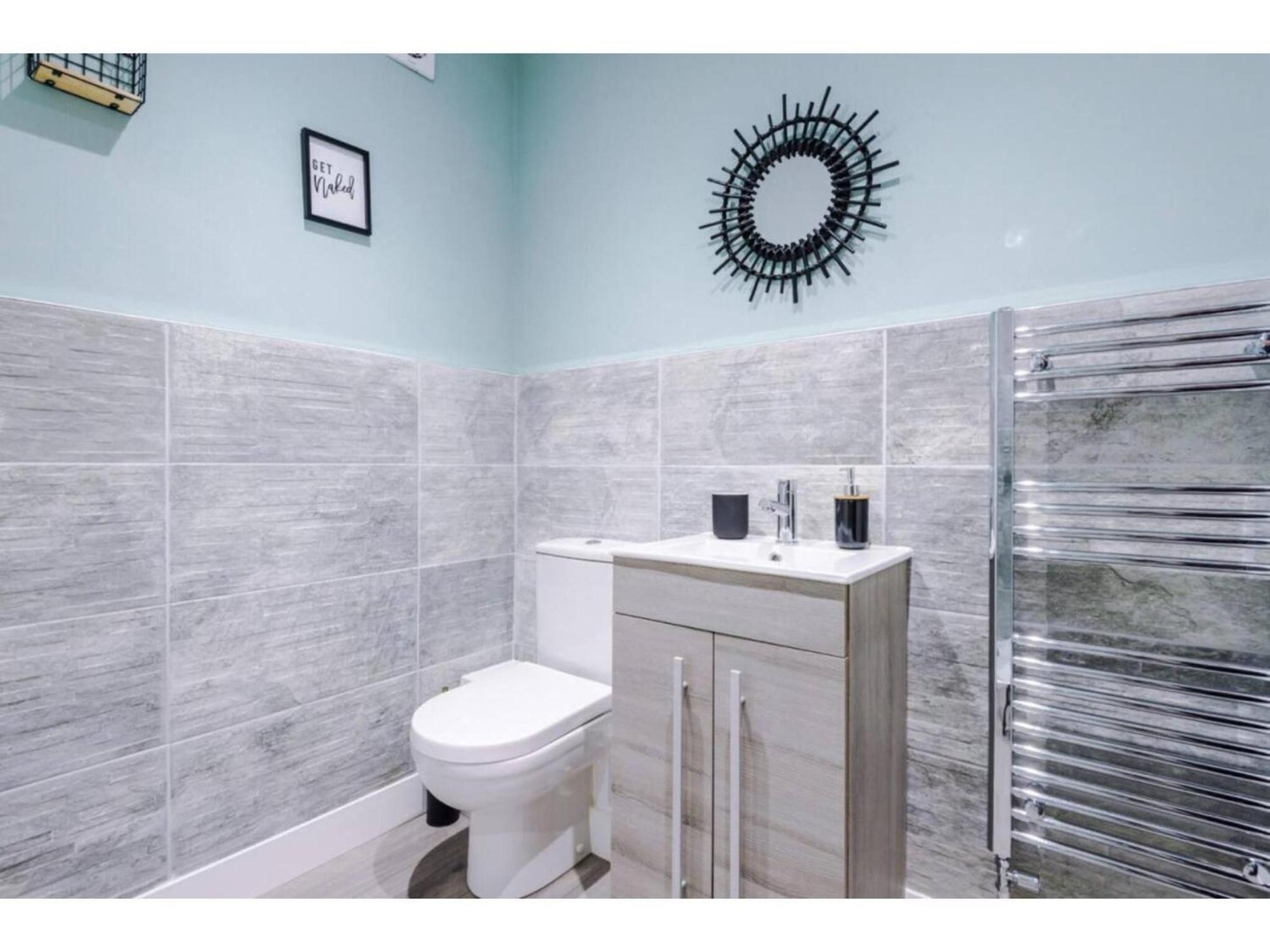 The Ecclesian Deluxe Apartments Near Trafford Centre Eccles Train Station Манчестър Екстериор снимка
