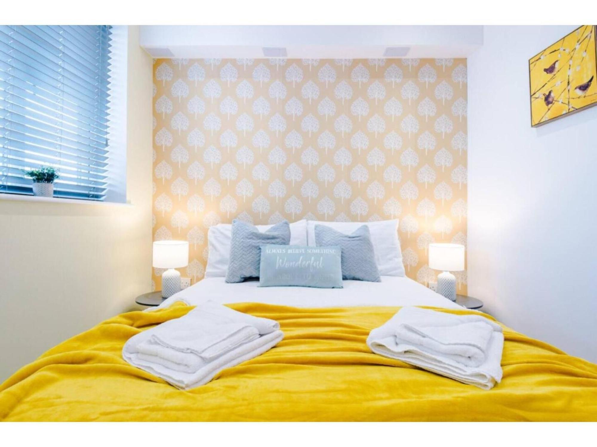 The Ecclesian Deluxe Apartments Near Trafford Centre Eccles Train Station Манчестър Екстериор снимка