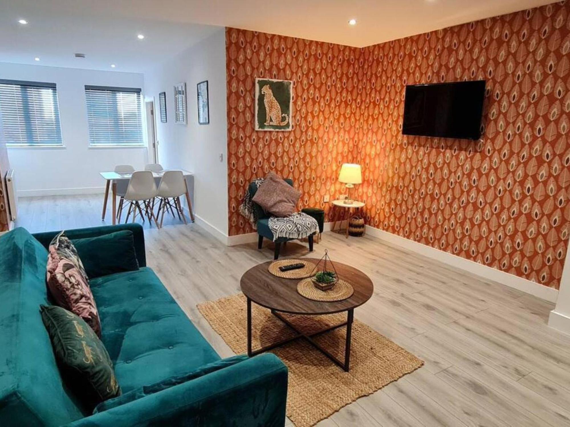 The Ecclesian Deluxe Apartments Near Trafford Centre Eccles Train Station Манчестър Екстериор снимка