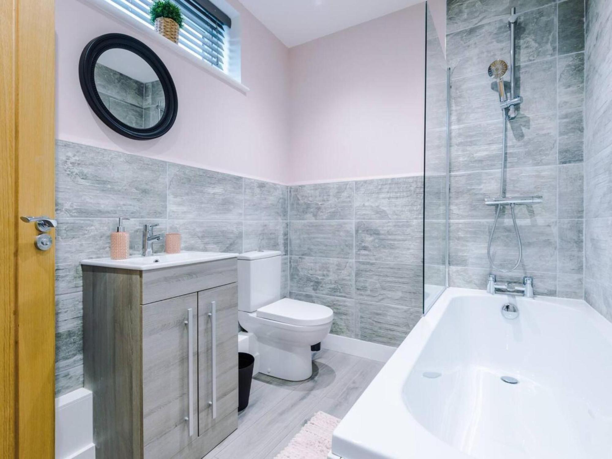 The Ecclesian Deluxe Apartments Near Trafford Centre Eccles Train Station Манчестър Екстериор снимка