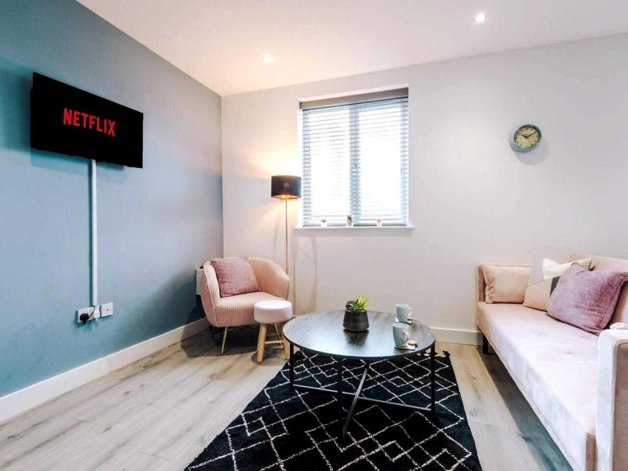 The Ecclesian Deluxe Apartments Near Trafford Centre Eccles Train Station Манчестър Екстериор снимка