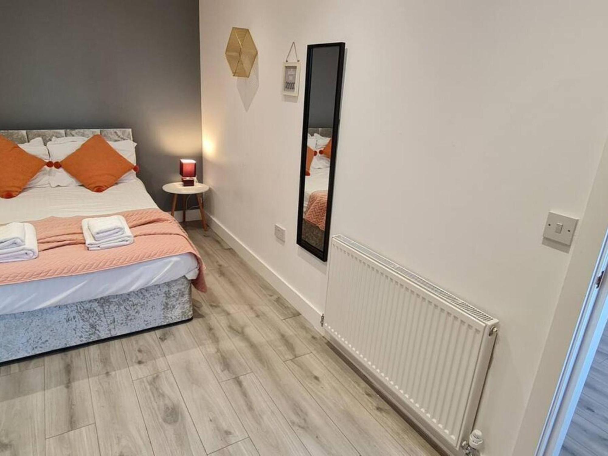 The Ecclesian Deluxe Apartments Near Trafford Centre Eccles Train Station Манчестър Екстериор снимка