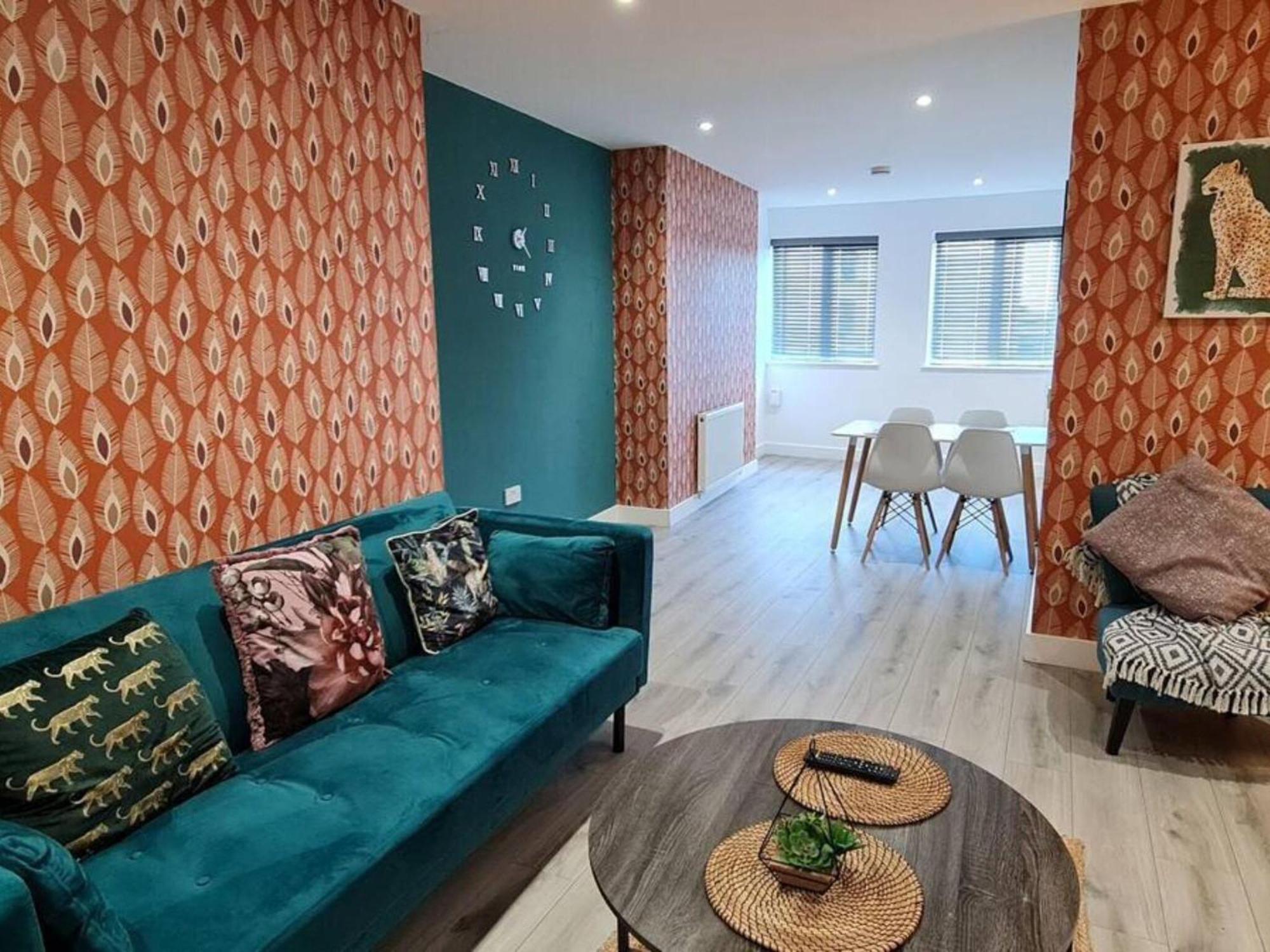 The Ecclesian Deluxe Apartments Near Trafford Centre Eccles Train Station Манчестър Екстериор снимка