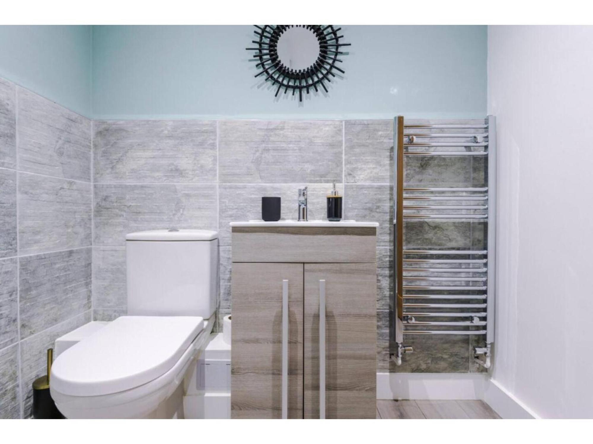 The Ecclesian Deluxe Apartments Near Trafford Centre Eccles Train Station Манчестър Екстериор снимка